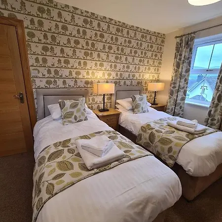 Royal Oak Hotel *